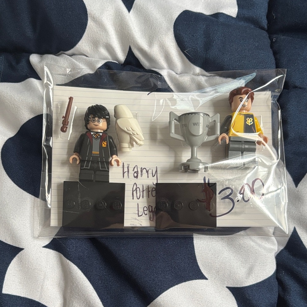 Lego Minifigures with Trophy and Owl - Black and Yellow